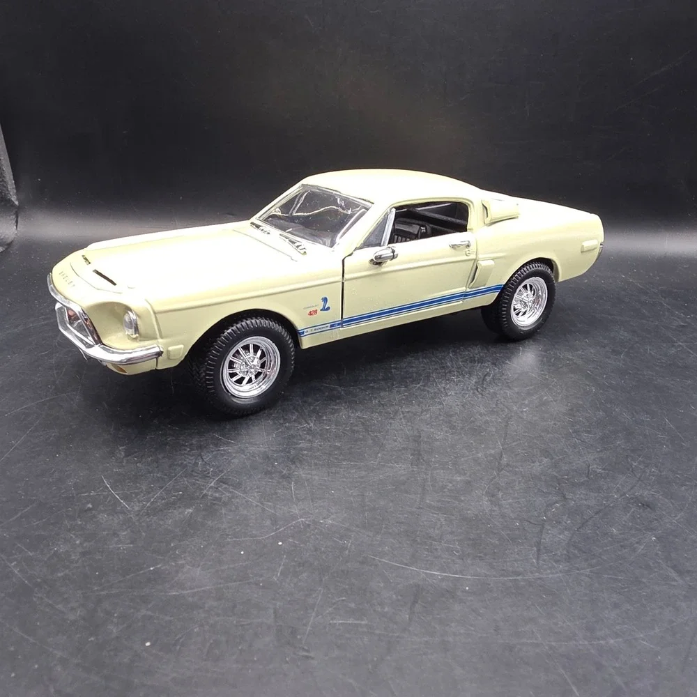 Shelby GT500KR Diecast Model Car 1/24 Cream 1968 Cobra Jet 428 Sunnyside